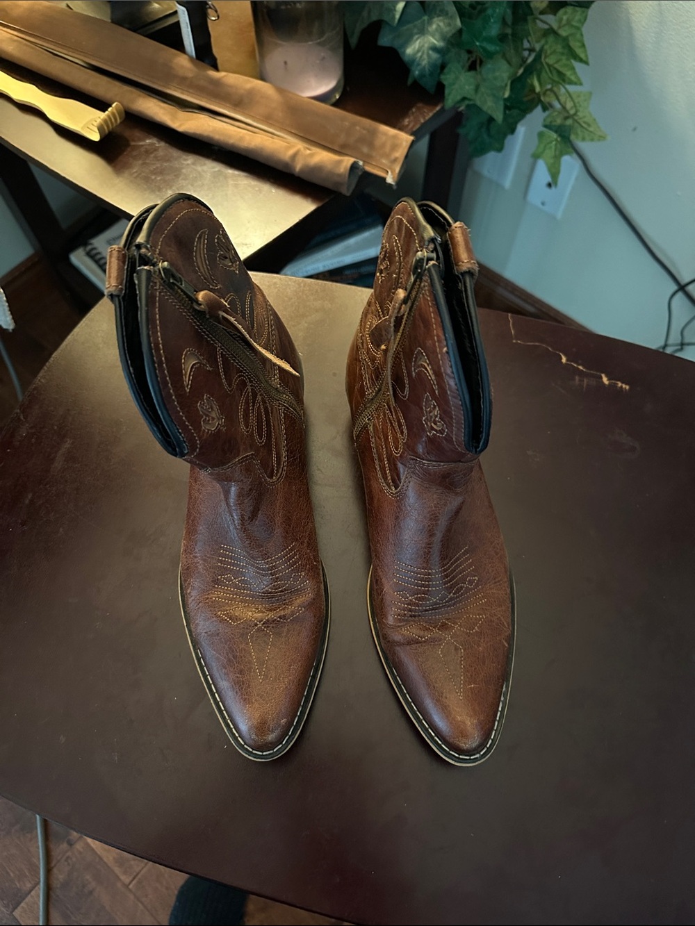 Women’s Dingo Brown Leather Western Ankle Boots with Embroidered Detail